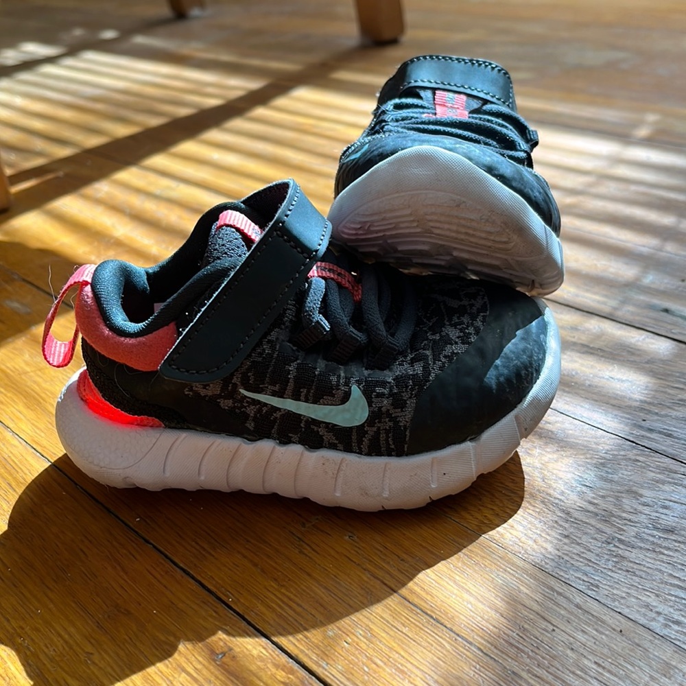 Nike shoes little girl size 5C